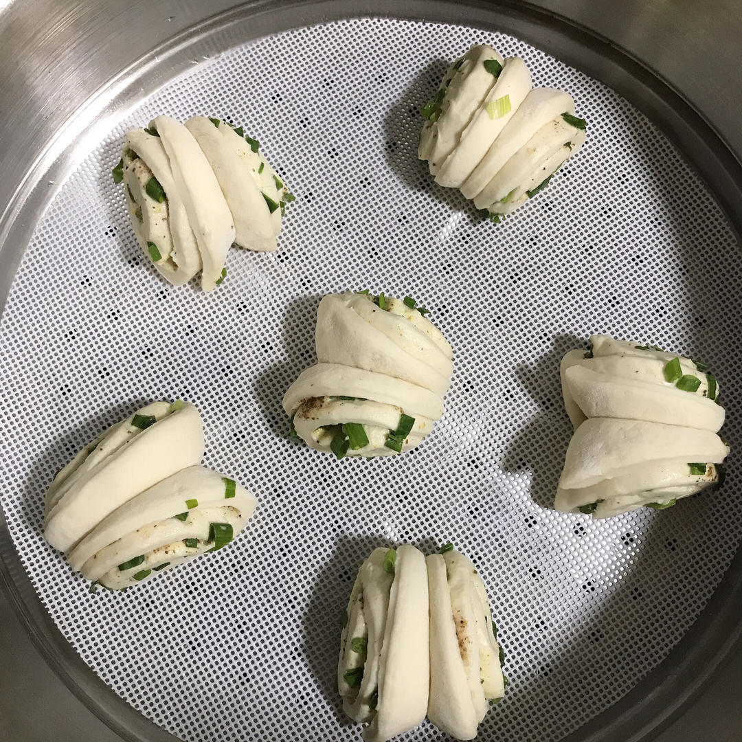 🌺椒盐葱香花卷🌺（操作简单，好吃又好看）