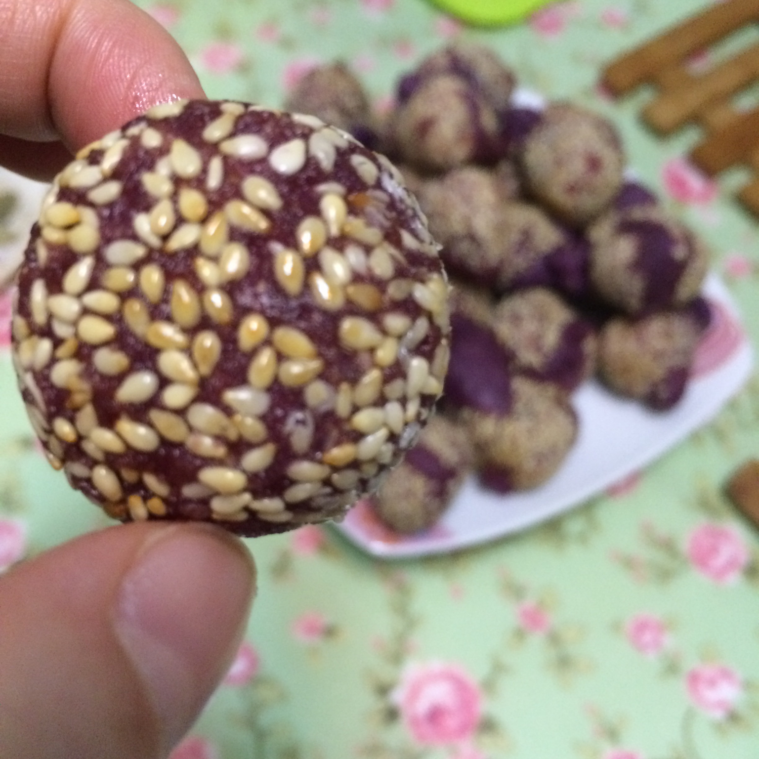 紫薯芝麻球