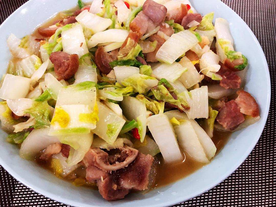 白菜炒腊猪蹄的做法