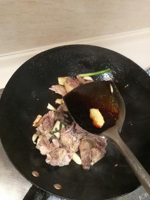 土豆烧鸡块的做法 步骤5