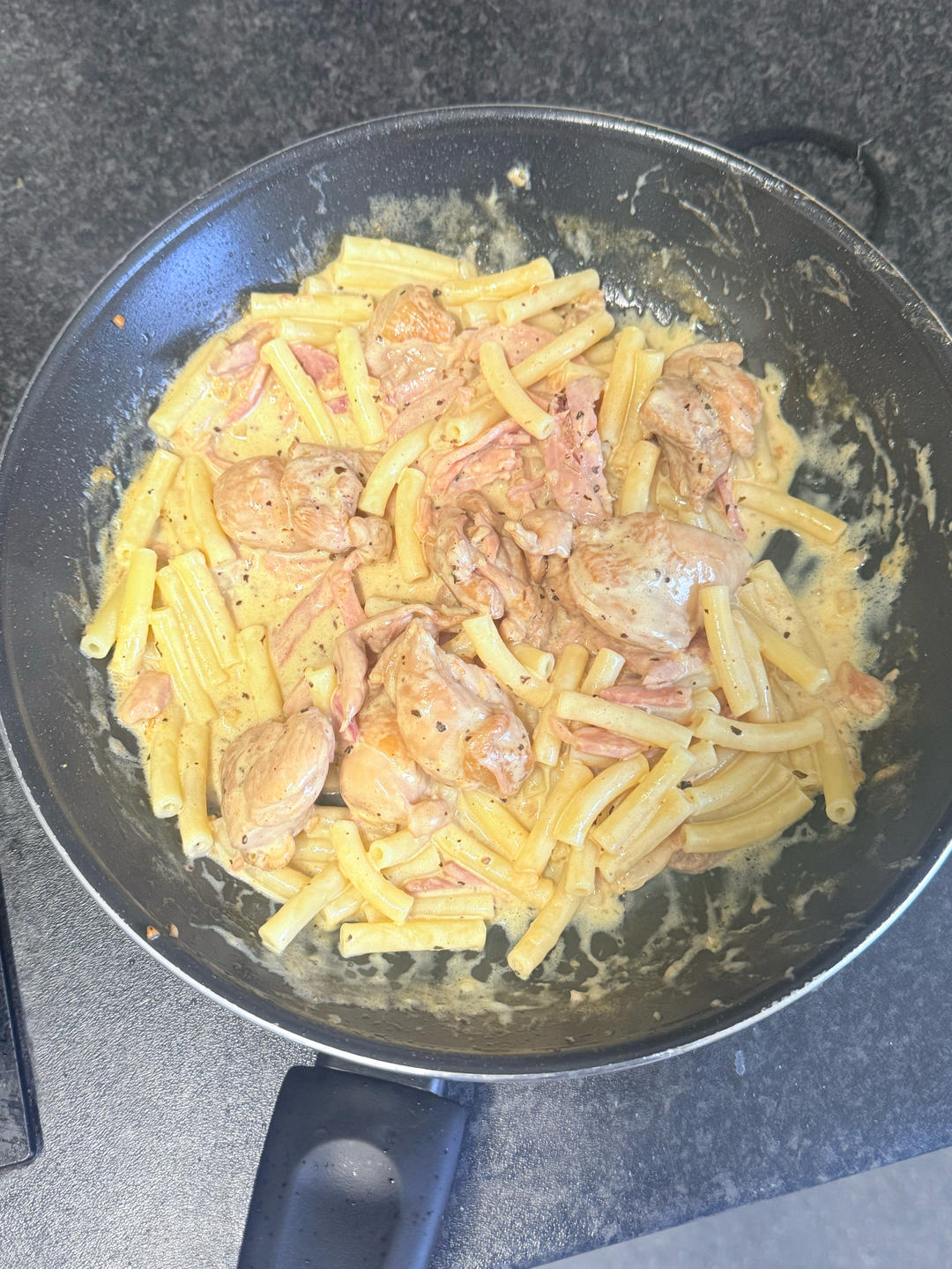 奶油培根意面 超简单！
好吃炸了