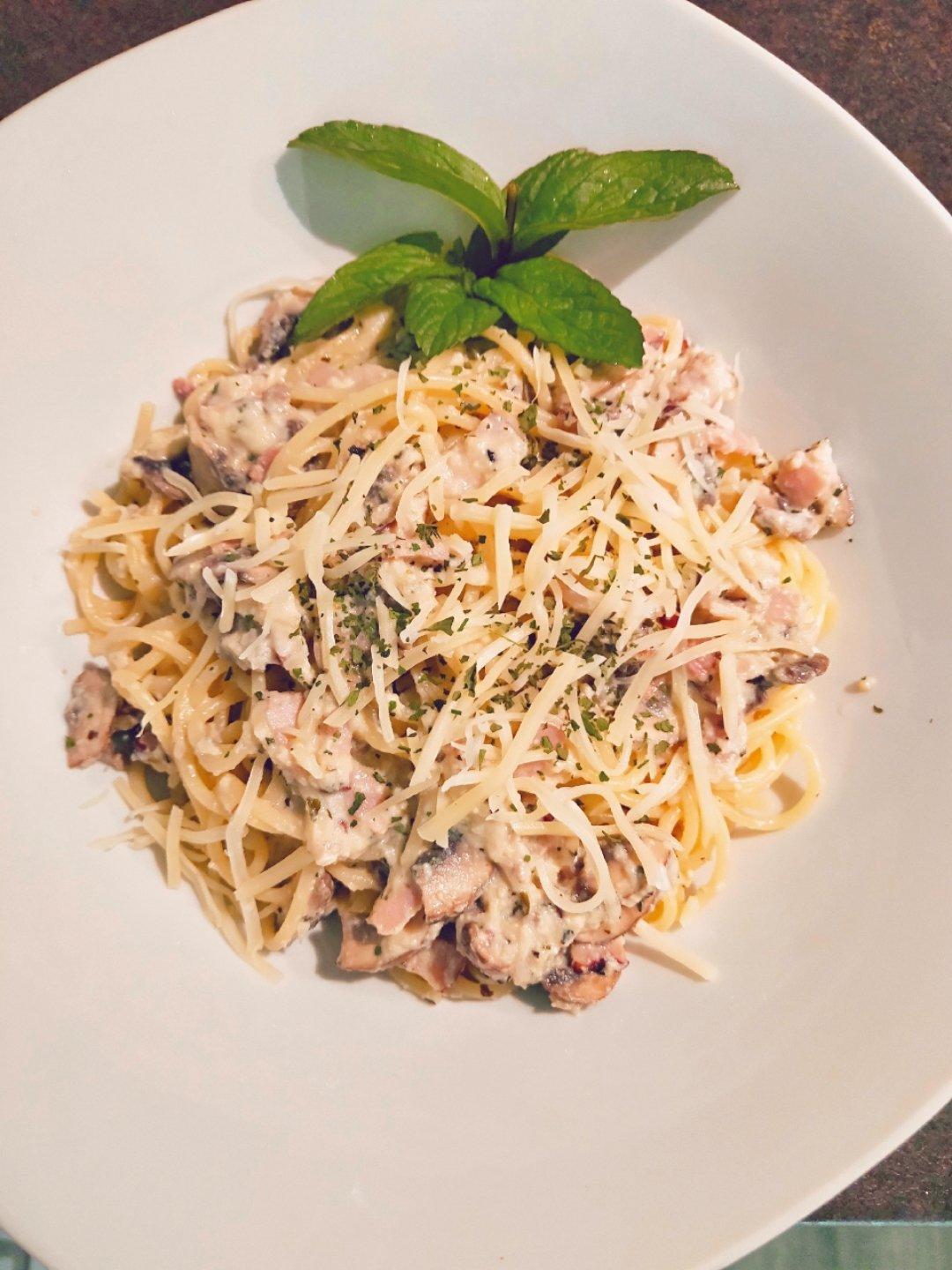 白蘑菇奶油培根意面