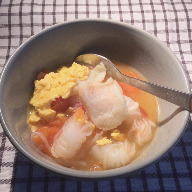 番茄巴沙鱼鸡蛋汤（内含魔芋丝）的做法
