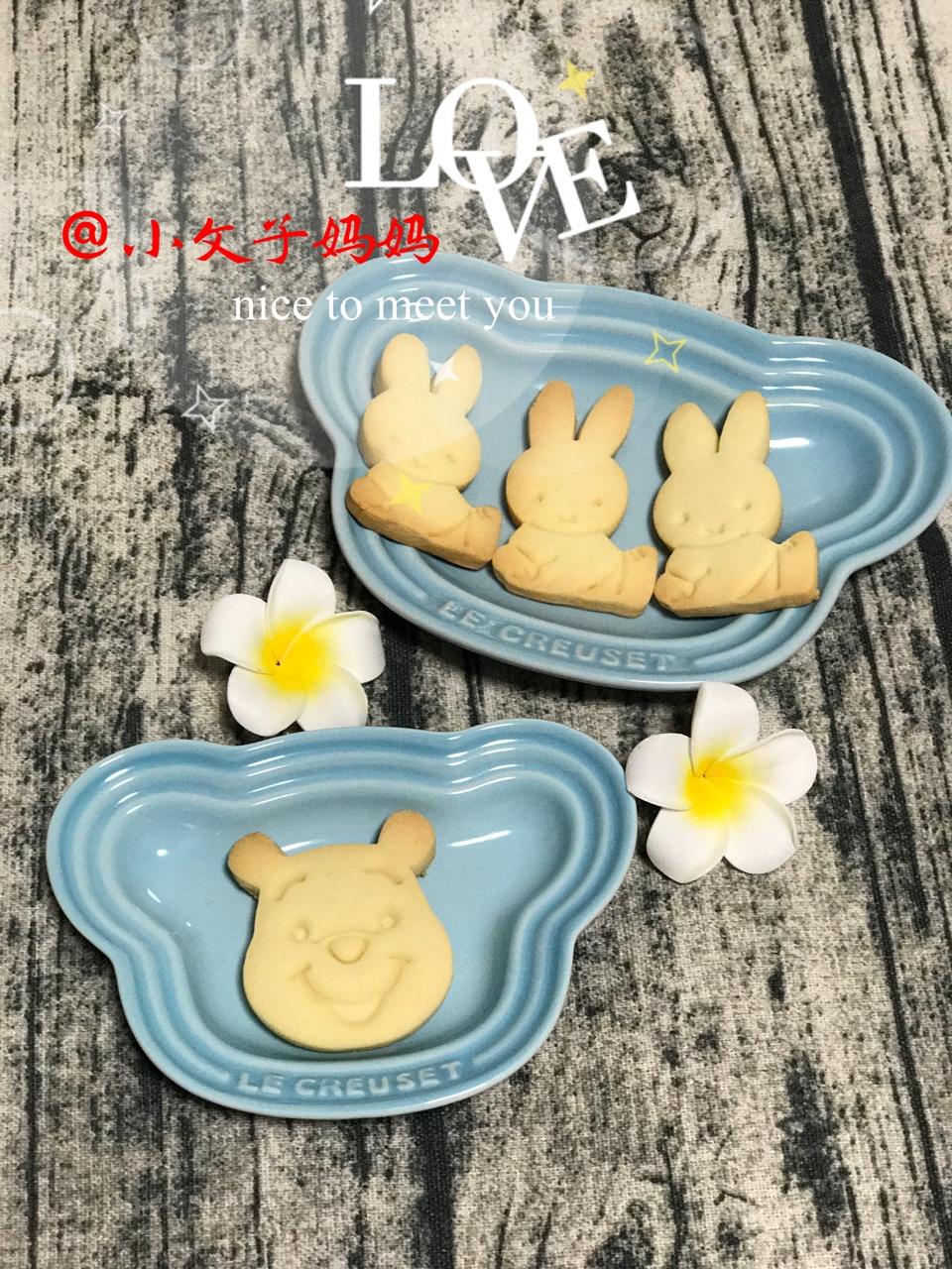 你和貌美平整的饼干只差了一块烤盘的距离（可做翻糖糖霜饼干底）