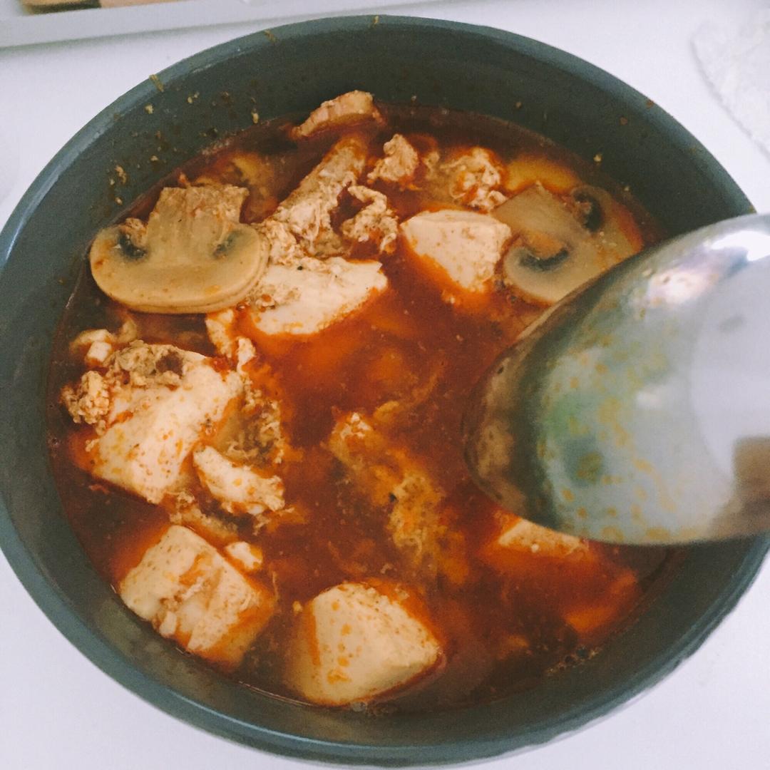同济三好坞食堂版辣豆腐汤