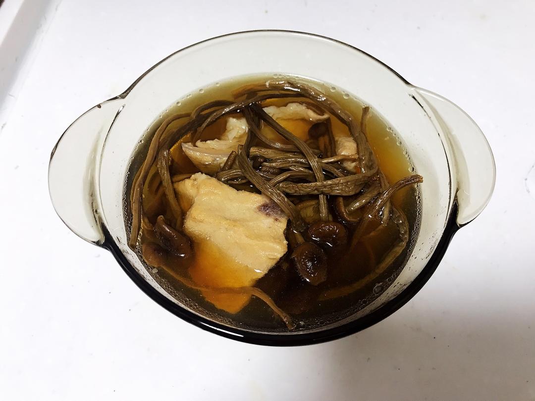 茶树菇排骨汤