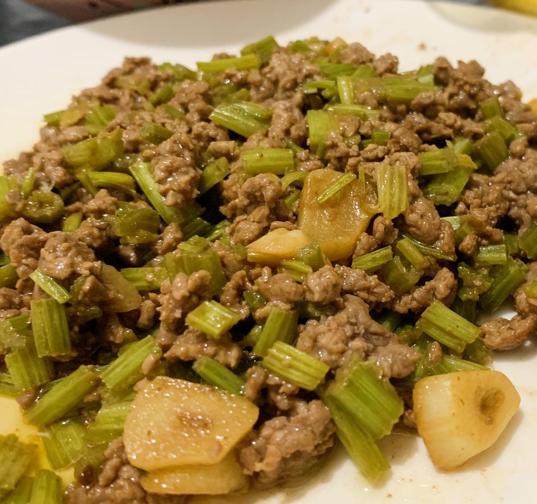 芹菜牛肉末「下饭神器」