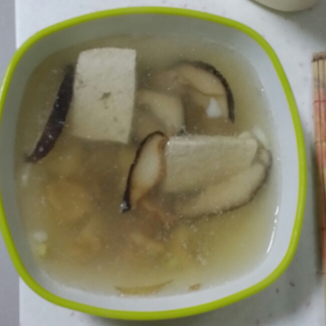 牡蛎菌菇豆腐汤