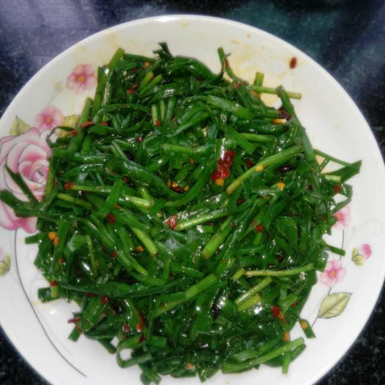 凉拌韭菜
