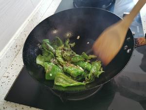 开胃小菜-虎皮辣椒的做法 步骤5