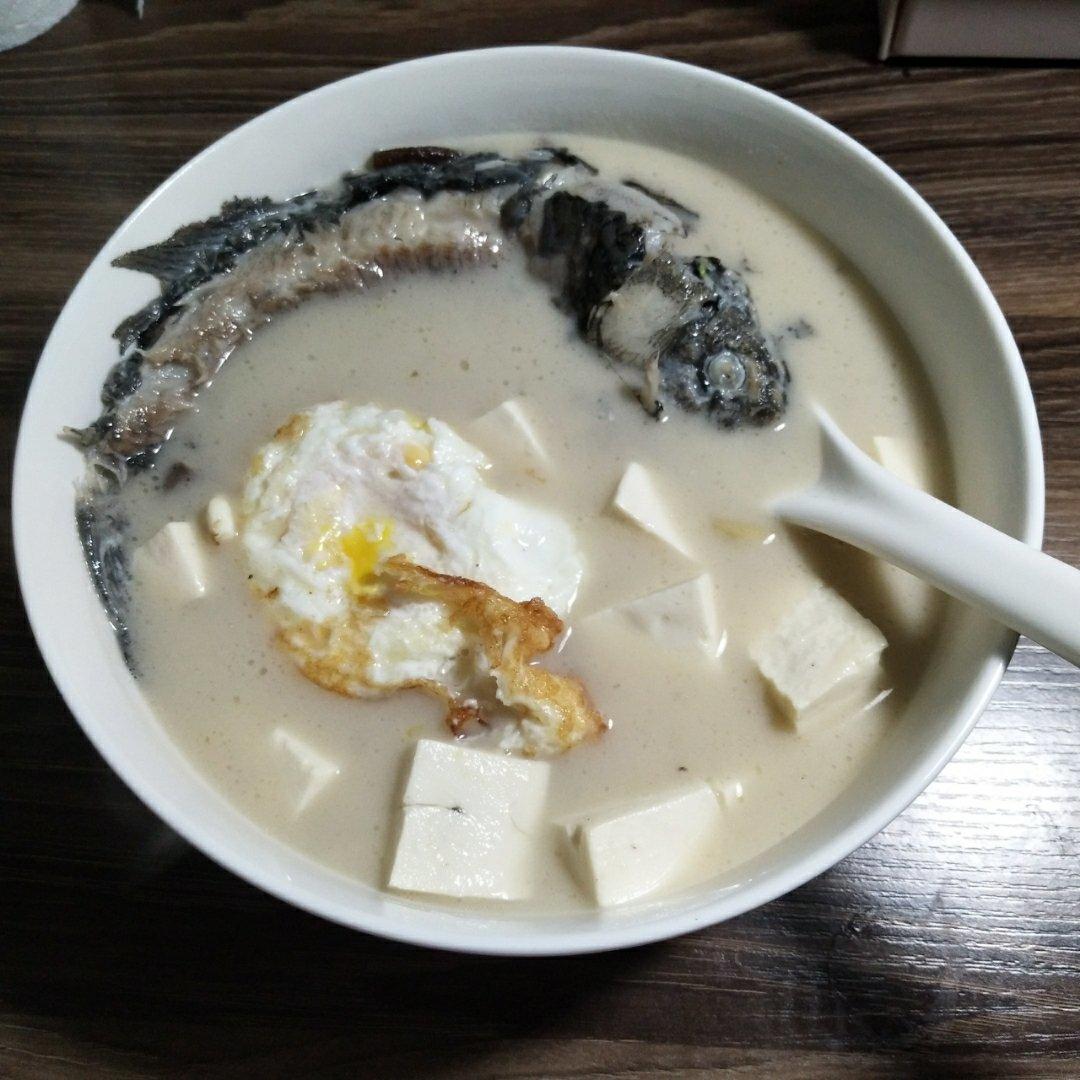 鲫鱼豆腐汤