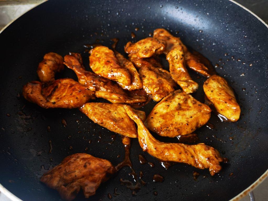 减肥低脂美味快手，嫩煎黑胡椒鸡胸肉（新手友好版）