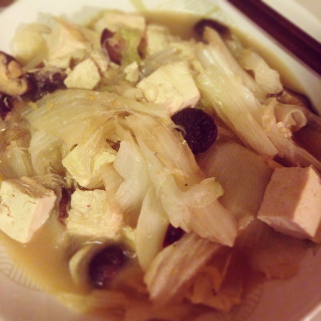 香菇白菜豆腐粉丝煲