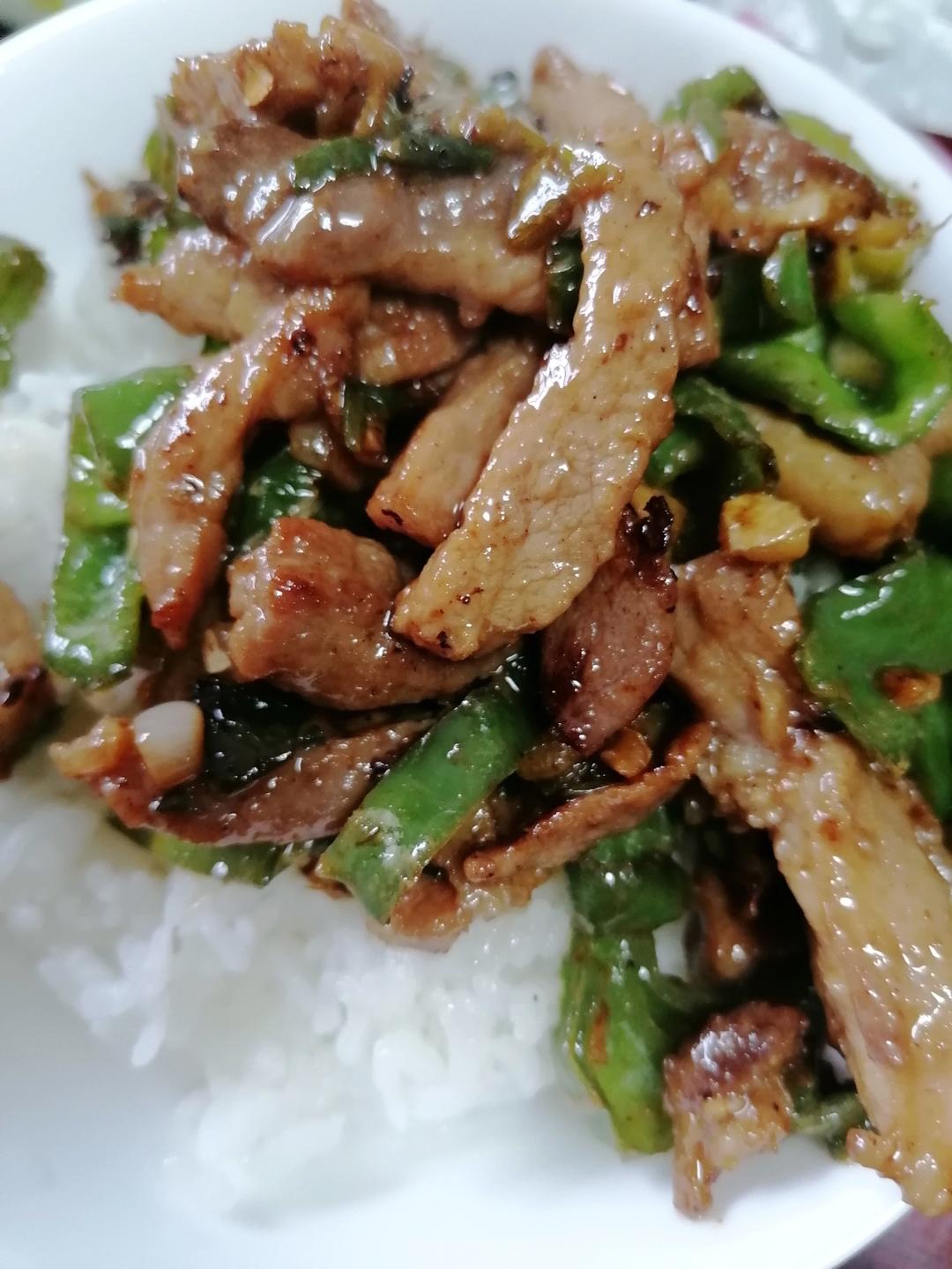 巨下饭的尖椒肉丝好吃得一碗接一碗