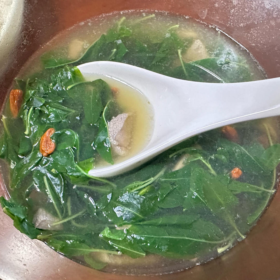 枸杞叶猪杂汤
