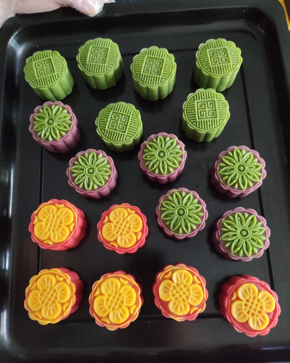 桃山皮流心奶黄肉松月饼