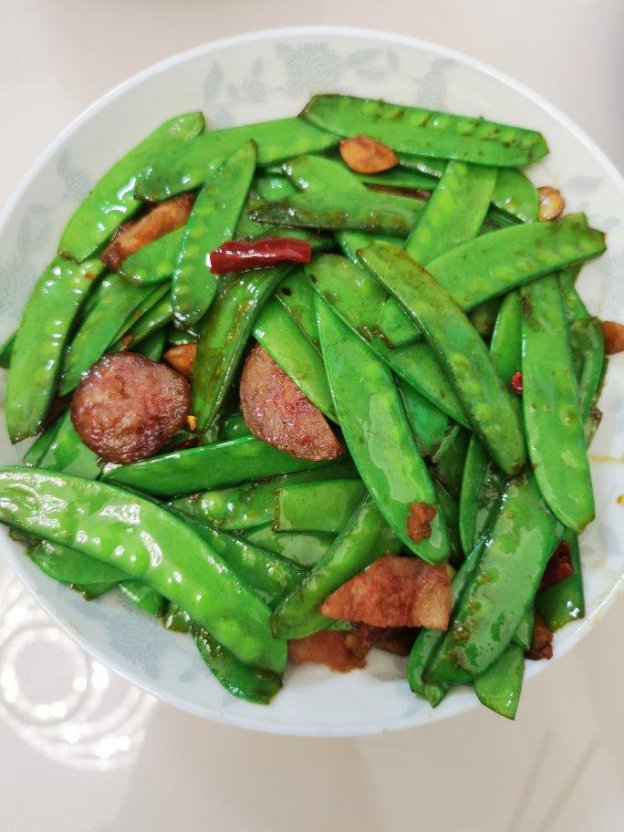 豌豆角炒香肠（超下饭零难度）