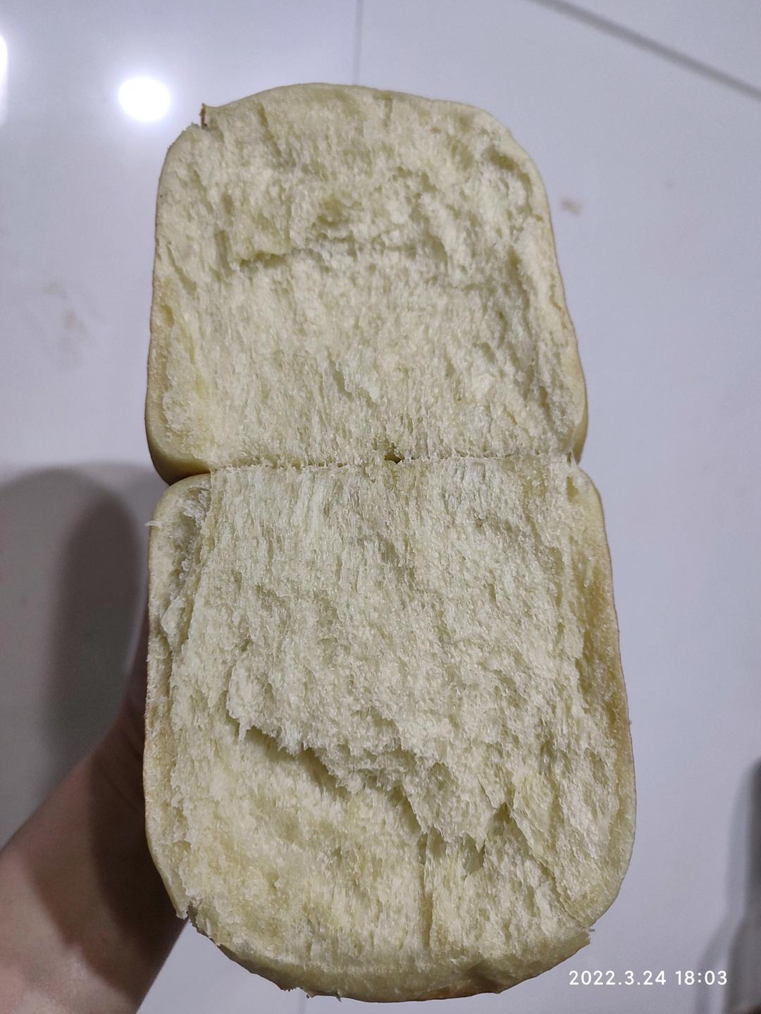 柔软的蜂蜜牛乳全麦吐司