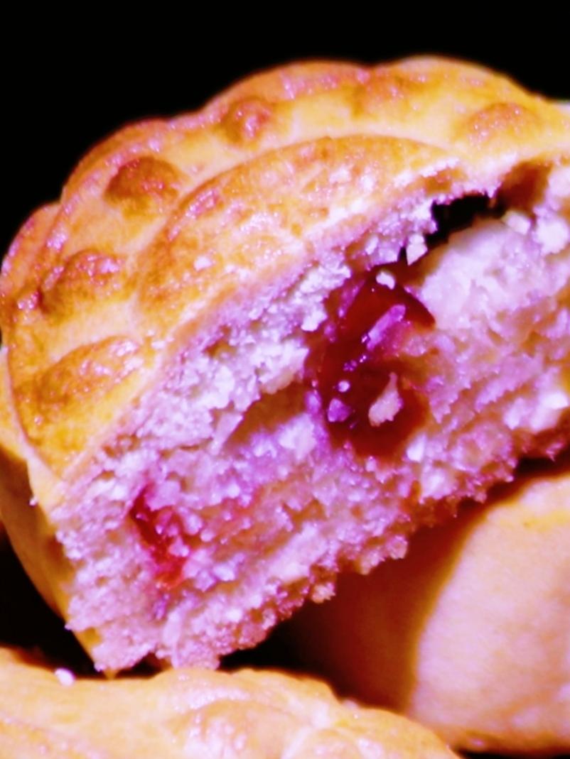 广式月饼—蛋黄莲蓉月饼