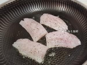 香煎海鲈鱼的做法 步骤3