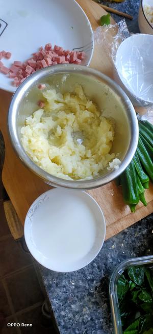 月子餐:秋葵火腿土豆泥的做法 步骤2