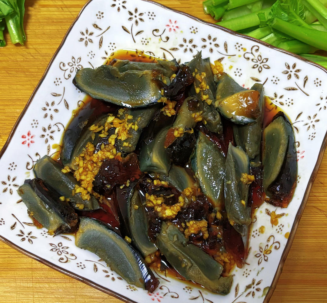 凉拌姜汁松花蛋（附姜汁做法）