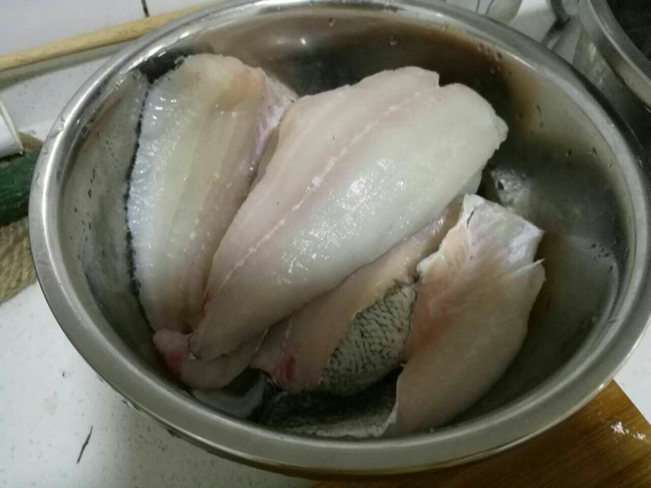 辣炒瓦块鱼的做法 步骤2