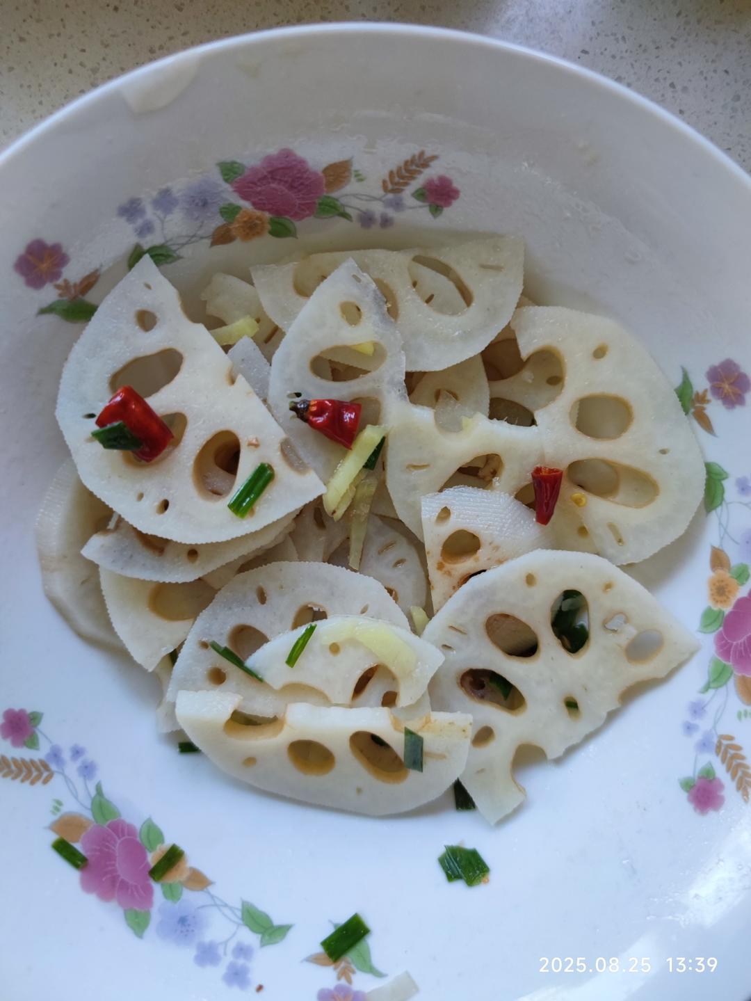 凉拌莲菜