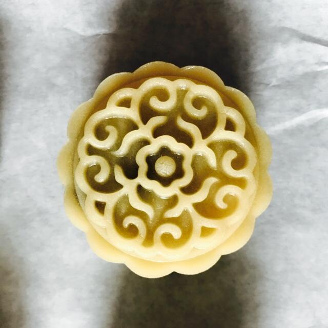 广式莲蓉（豆沙）蛋黄月饼（超详细步骤）