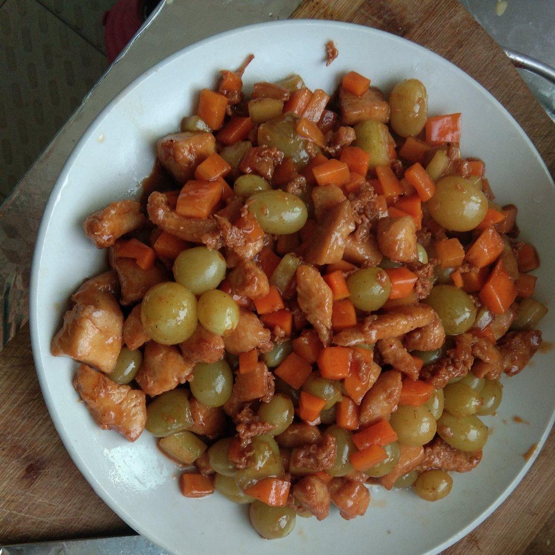 妍妍妈妈123做的葡萄鸡丁