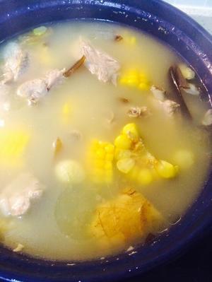 玉米海带排骨汤的做法 步骤4