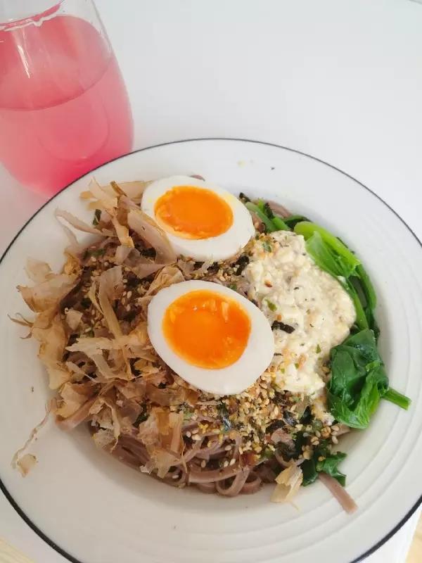 菠菜溏心蛋味噌豆腐酱拌荞麦面【健康一锅端】