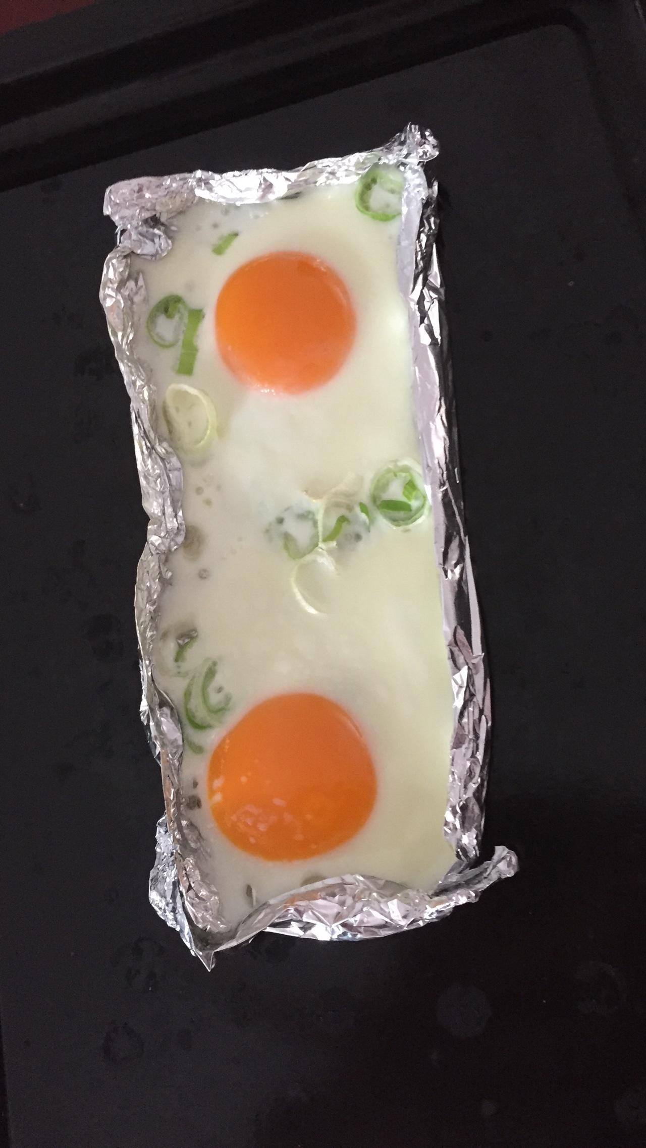 锡纸烤鸡蛋的做法 步骤3