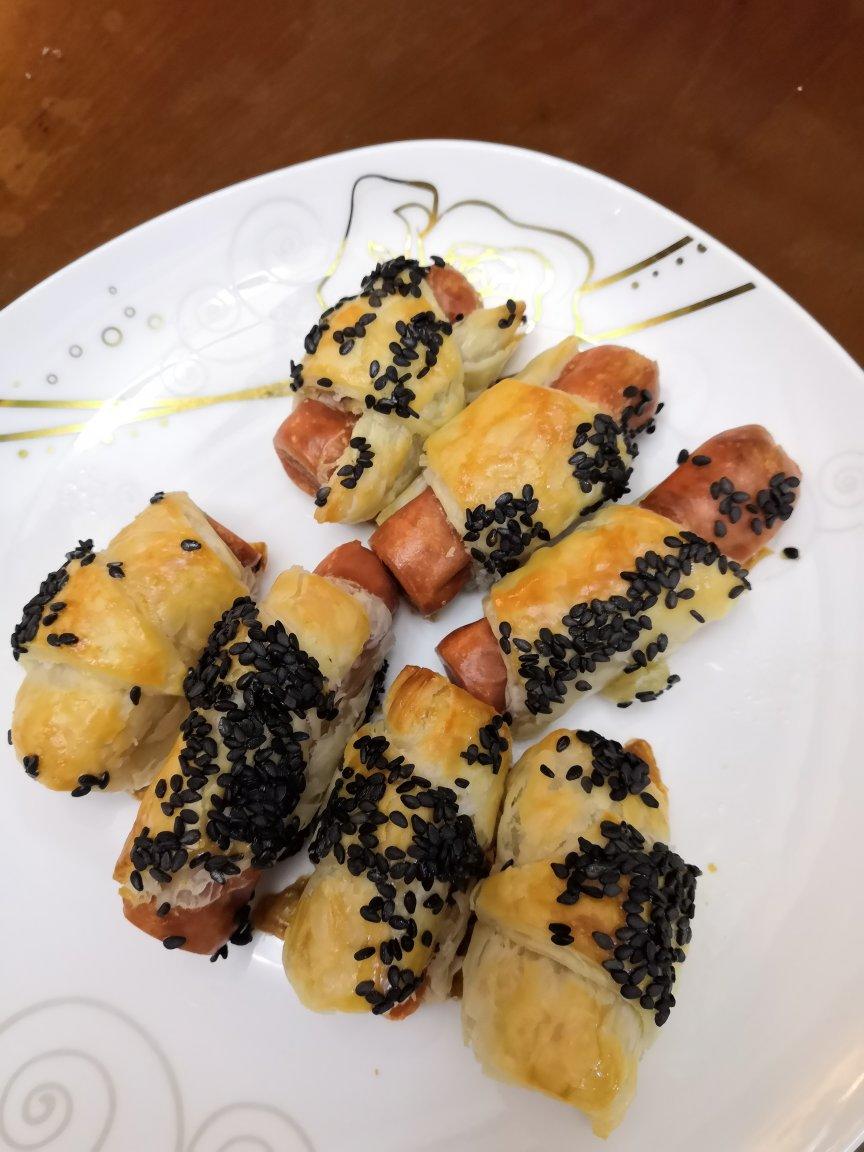 香肠酥皮卷：手抓饼皮还能这样吃，不用和面快速搞定早餐
