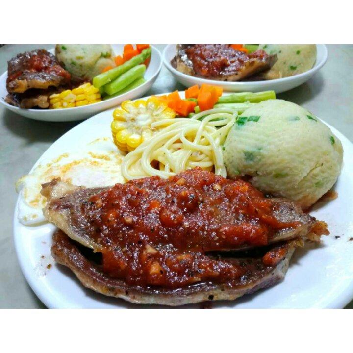 原味黑椒牛排配奶油土豆泥