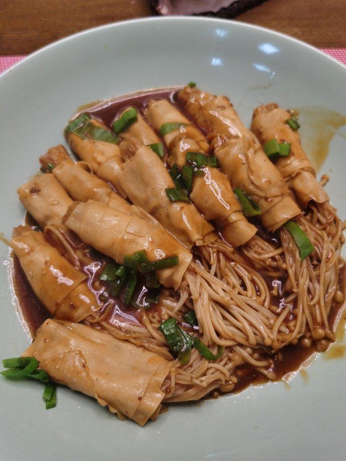 金针菇豆皮卷