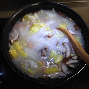 香菇排骨粥的做法 步骤3