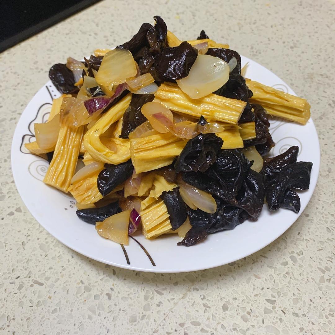 洋葱木耳炒腐竹