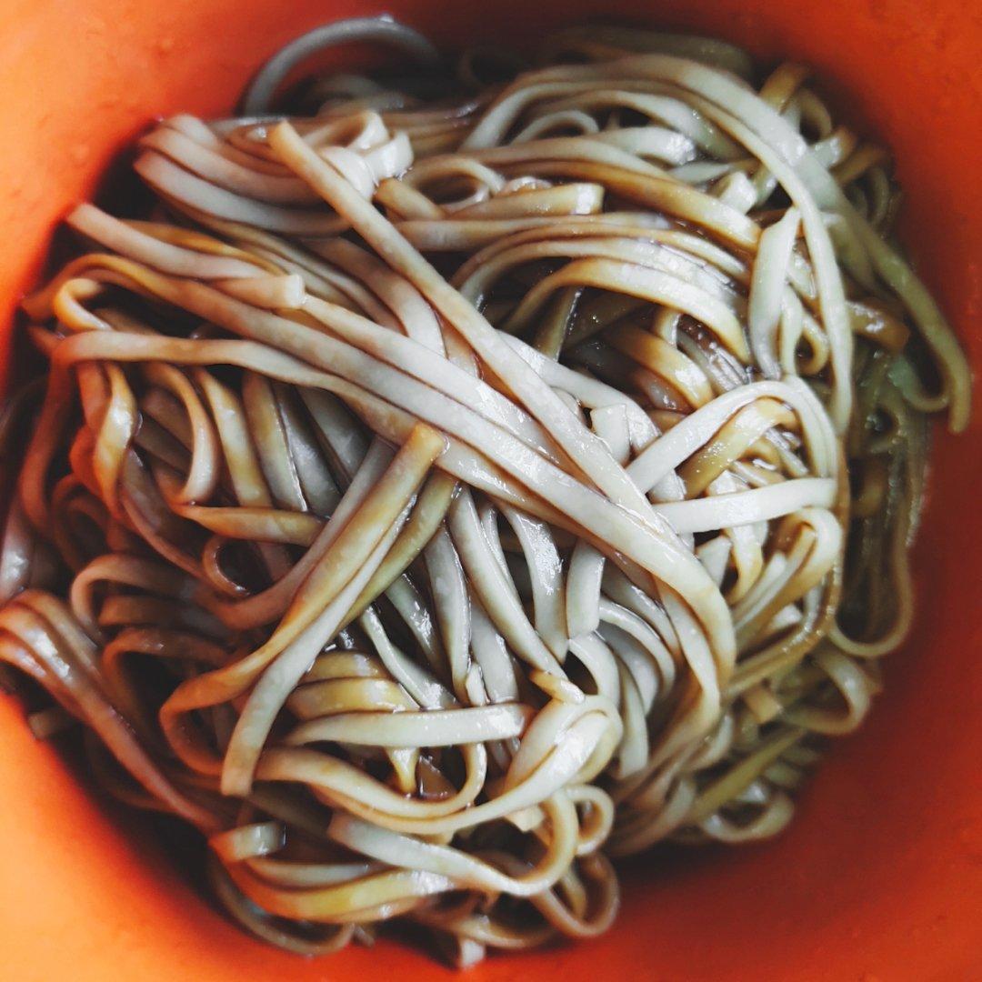 葱油拌面 每个人的心中都有一碗葱油面 经典又快手