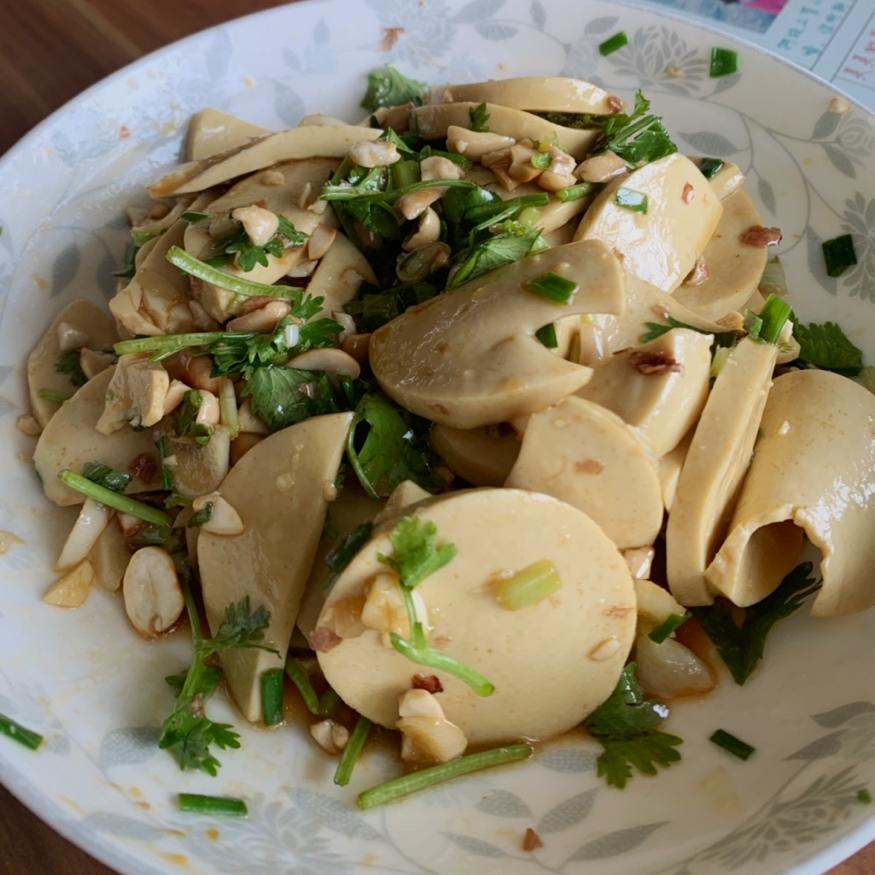 香菜凉拌素鸡