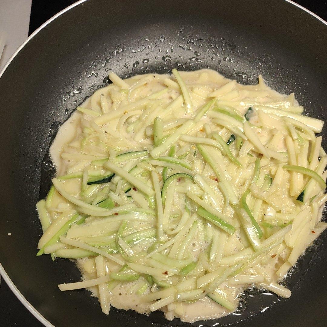 西葫芦鸡蛋饼（土豆丝饼、香芋丝饼或者其他丝饼😂）