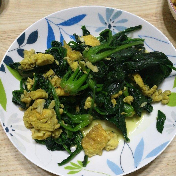 菠菜炒鸡蛋