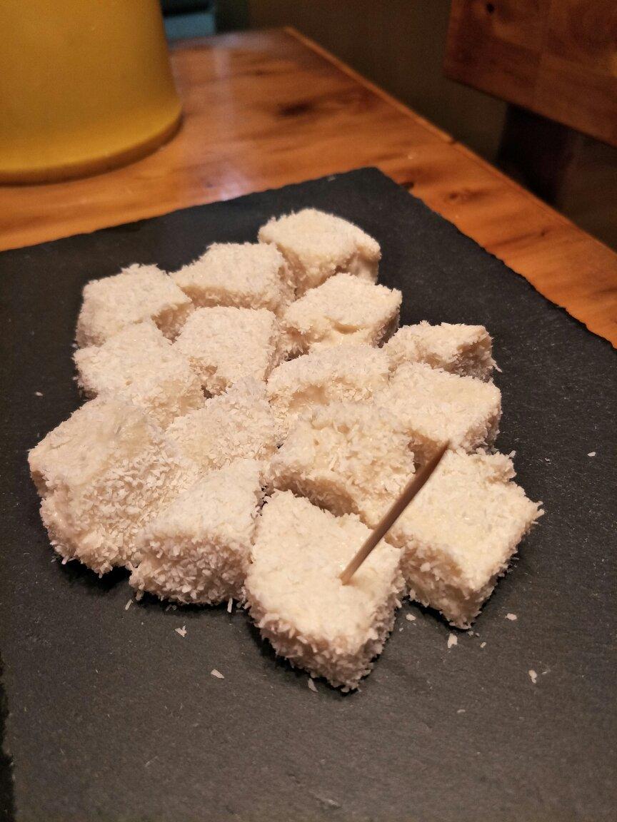 完胜85度C牛奶椰丝小方