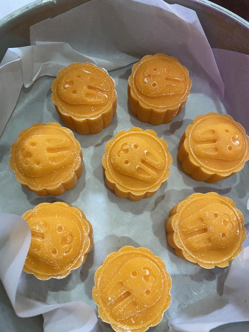 💃奶黄流心月饼——这是可以让你坐稳朋友圈厨霸位置的月饼🥮，没人点赞算我输👎