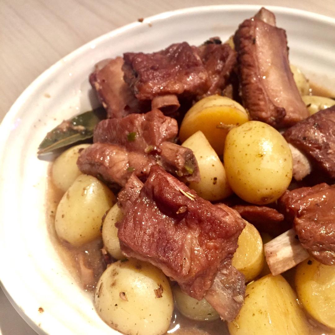 小土豆烧排骨