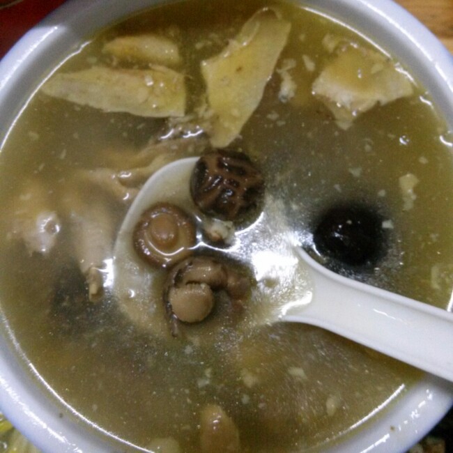 香菇炖鸡汤