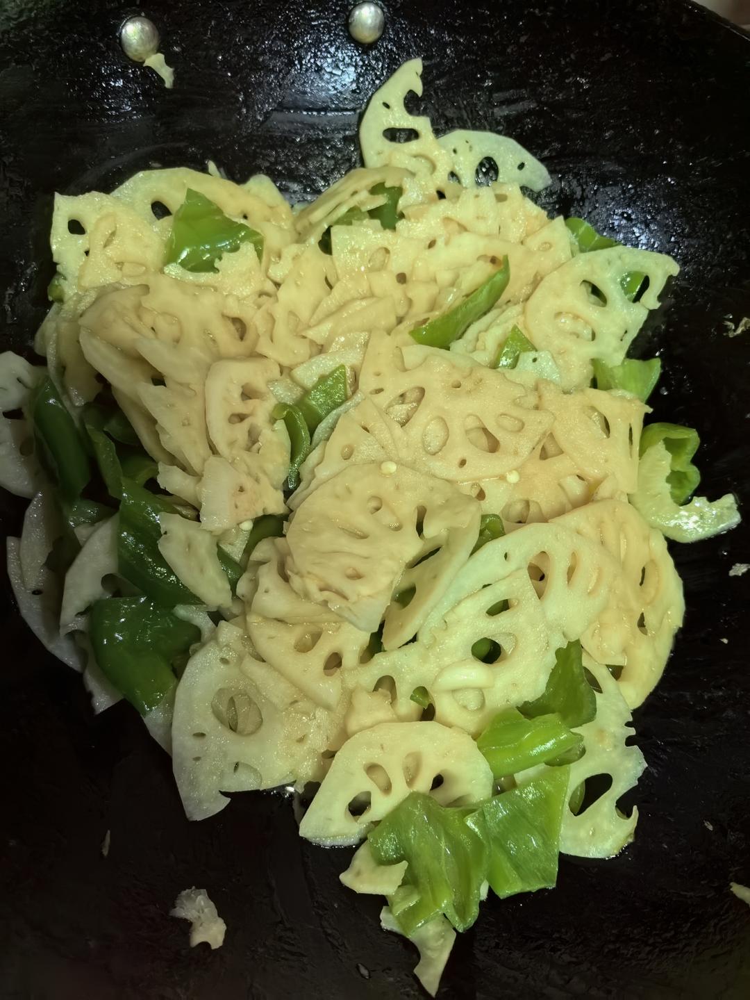清椒炒藕片的做法