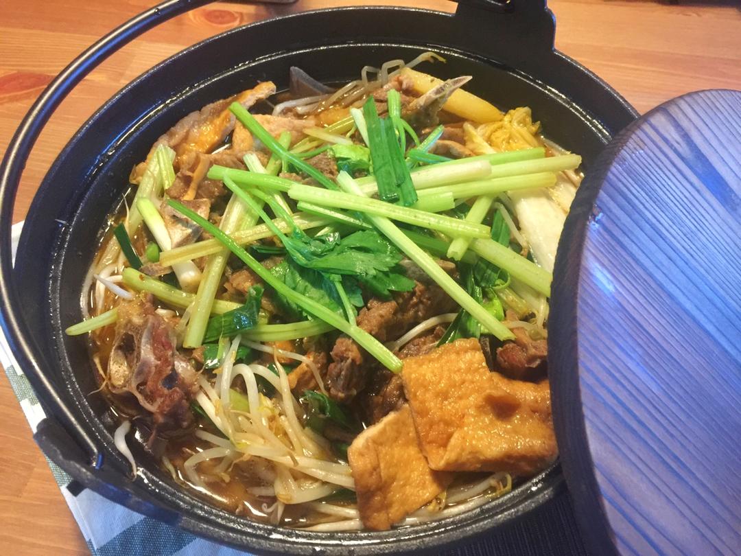 堂妈教你做红汤羊蝎子火锅