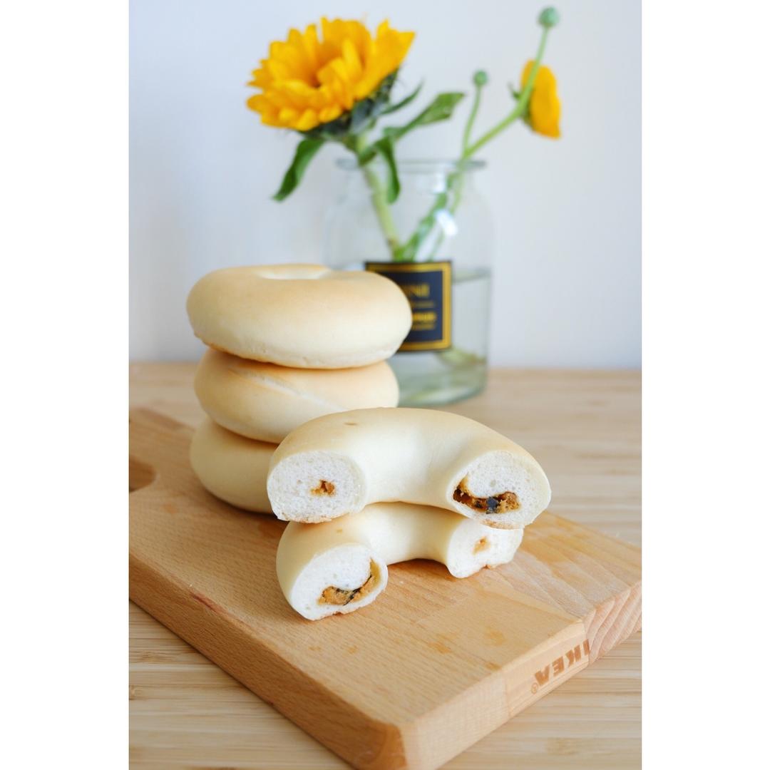 咸蛋黄肉松海苔贝果