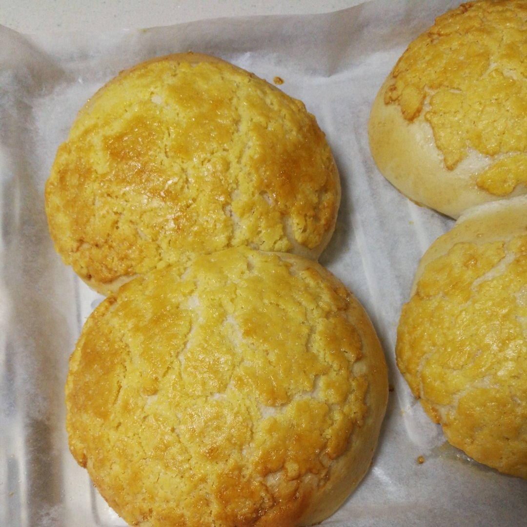 做100款面包の12：在家开茶餐厅!港式菠萝包 –不划格子自然裂开的香酥脆皮！菠萝油/酥皮包